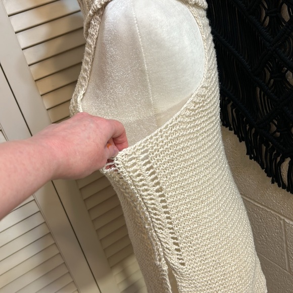 BILLABONG M cream colored knit cowl neck tunic sleeveless sweater- great cond - Picture 4 of 7